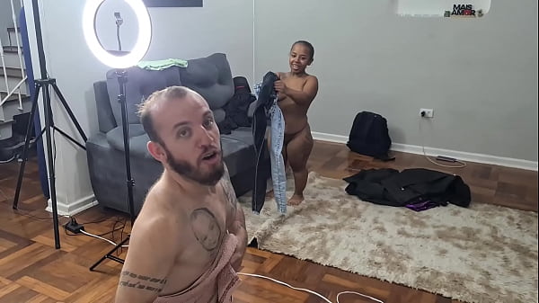 Bastidores – A diversão, putaria e risadas rolam solta na Mattos Movies com as gostosas um mini bastidores do anão safadinho